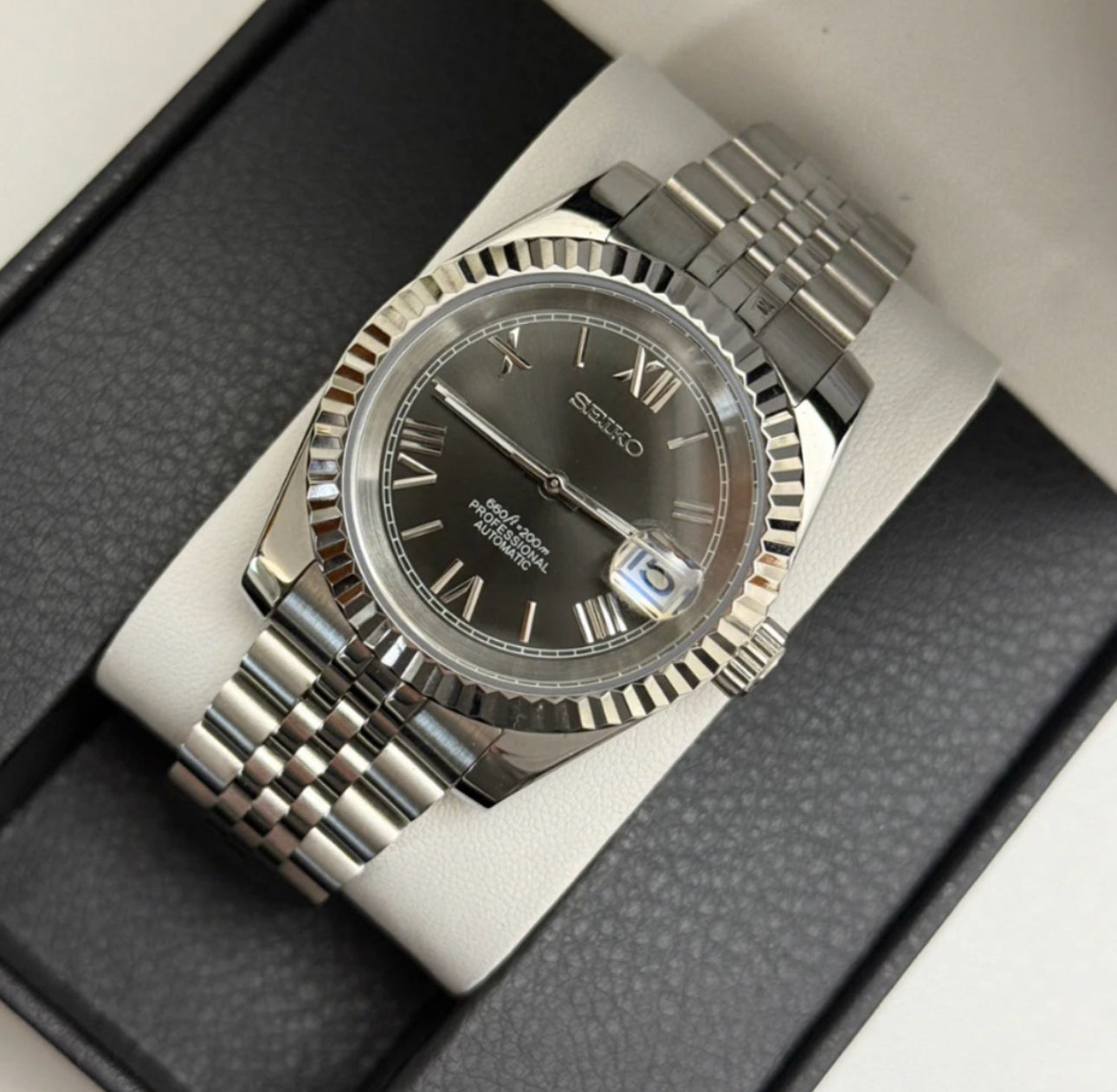 Seiko Mod Datejust (Gris Romain)