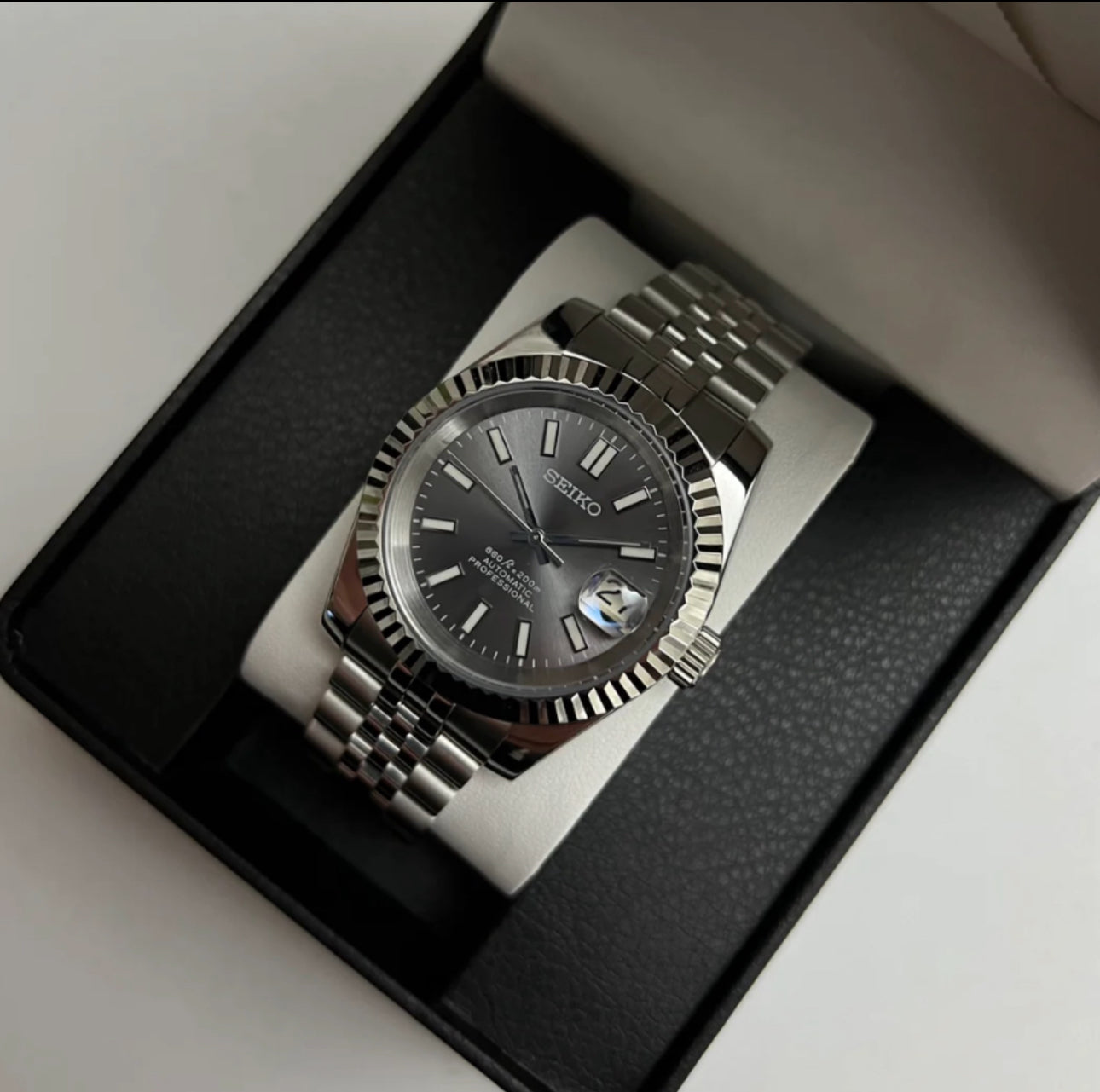 Seiko Mod Datejust (Grey Jubilee)